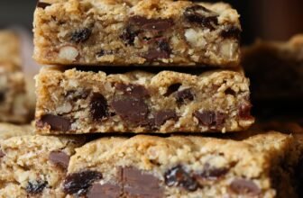 Chocolate Chip Oatmeal Cookie Bars